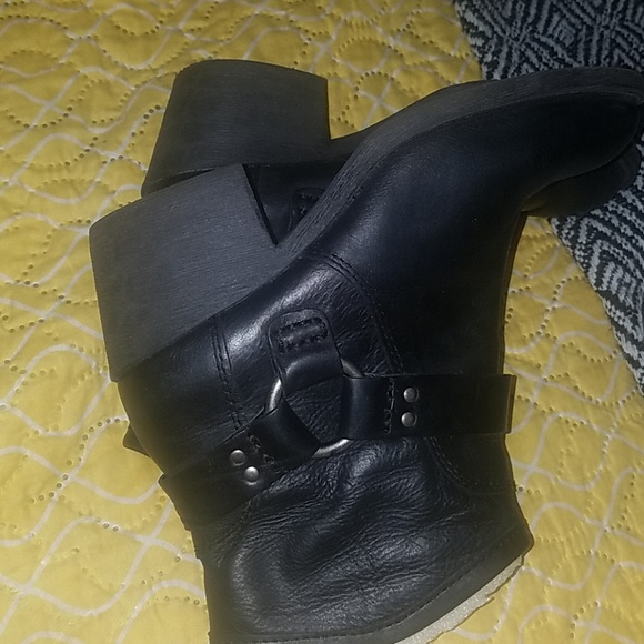 Boots - Picture 7 of 8